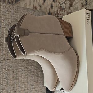 A.N.A. WOMEN'S TAUPE ANKLE BOOTS SIZE 8.5